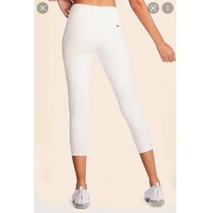 ALALA Vamp Crop Tight- white-size M. 19 inch inseam
